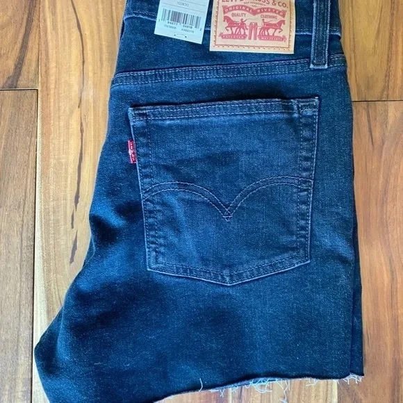 Levi's Black Denim Women's High Rise Hypersoft SHORTS Size 10 - Picture 5 of 5